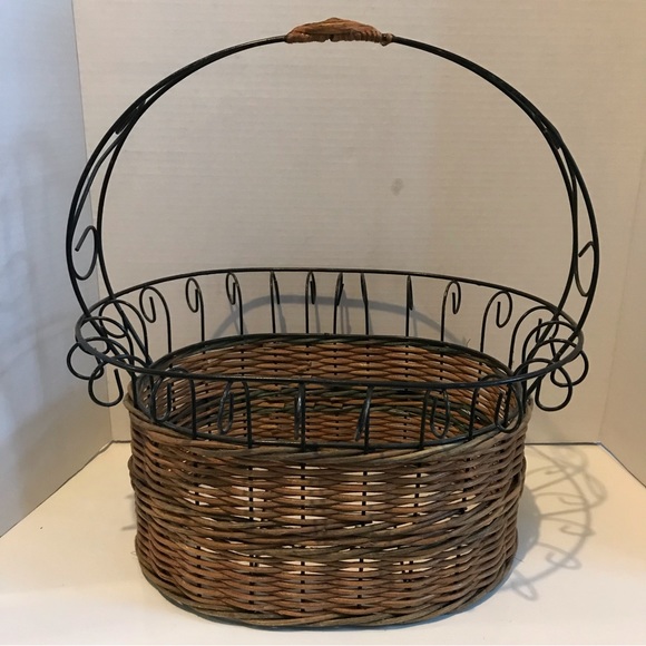 Rattan basket with metal/wire rim - Picture 2 of 8
